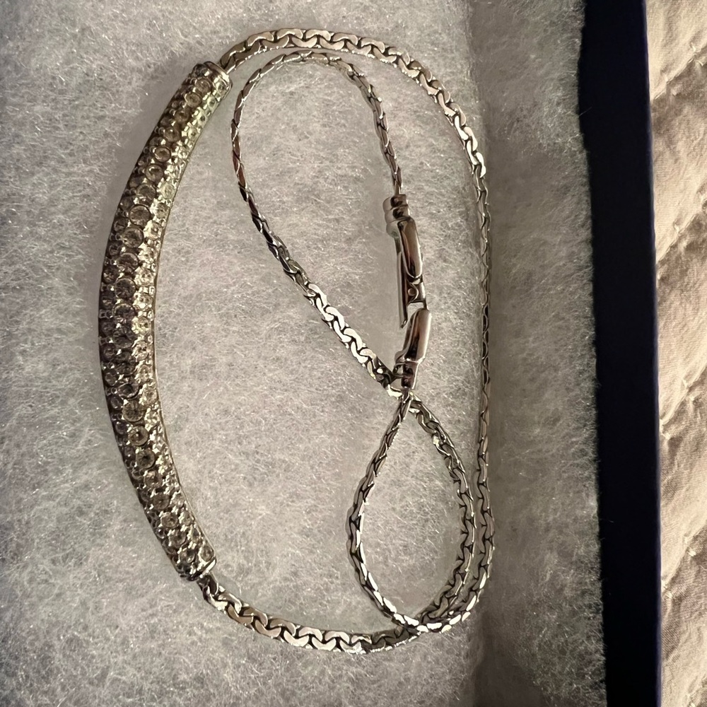 SWAROVSKI silver necklace rhodium plated w/crystals (pre-owned) Valentine’s Day